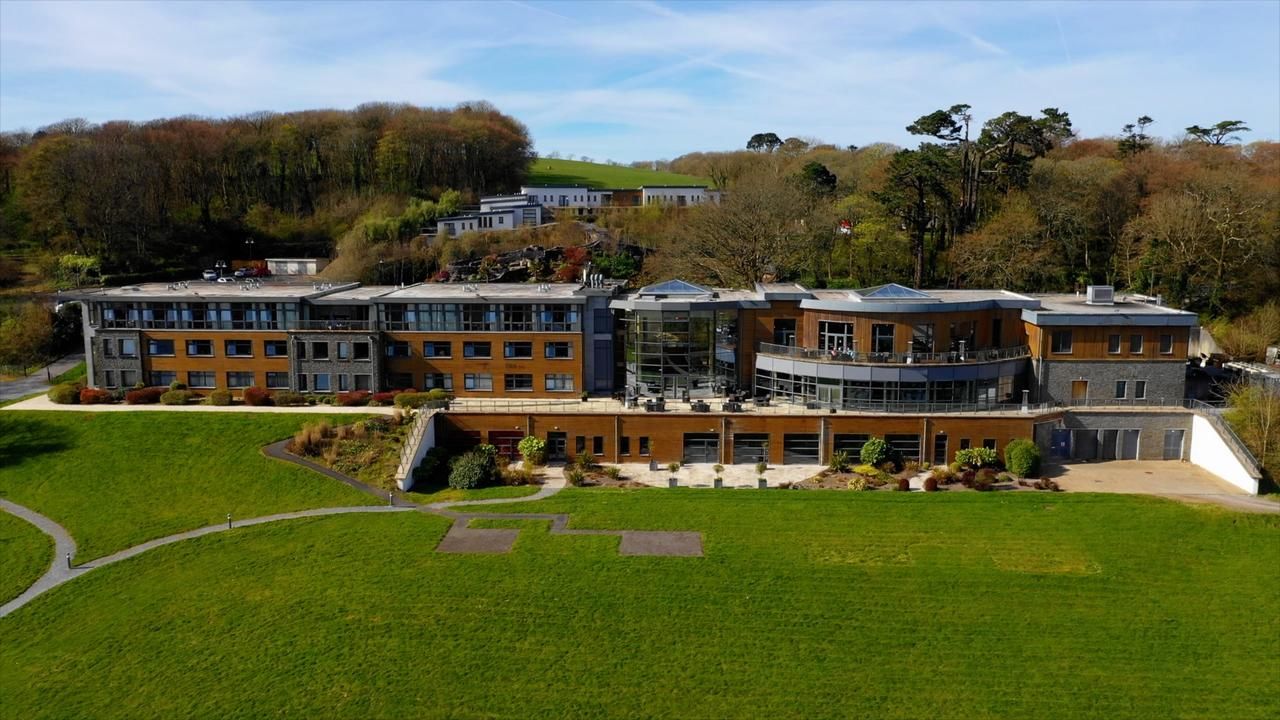 Отель Kinsale Hotel & Spa Кинсейл